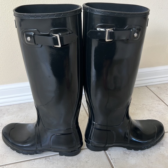 Practically new Hunter boots - Picture 2 of 5